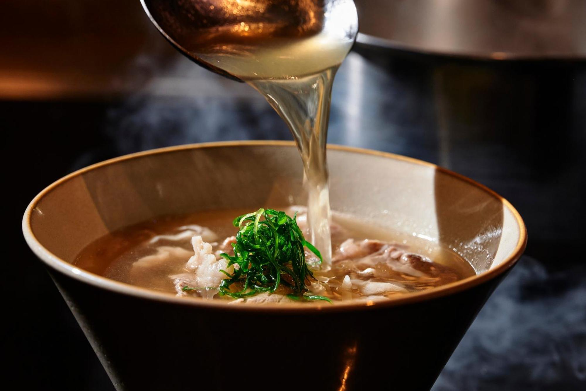 Omo7 Osaka By Hoshino Resorts מראה חיצוני תמונה A bowl of soup being served